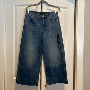 Banana Republic wide leg crop Jean size 29/8P. New with tags.